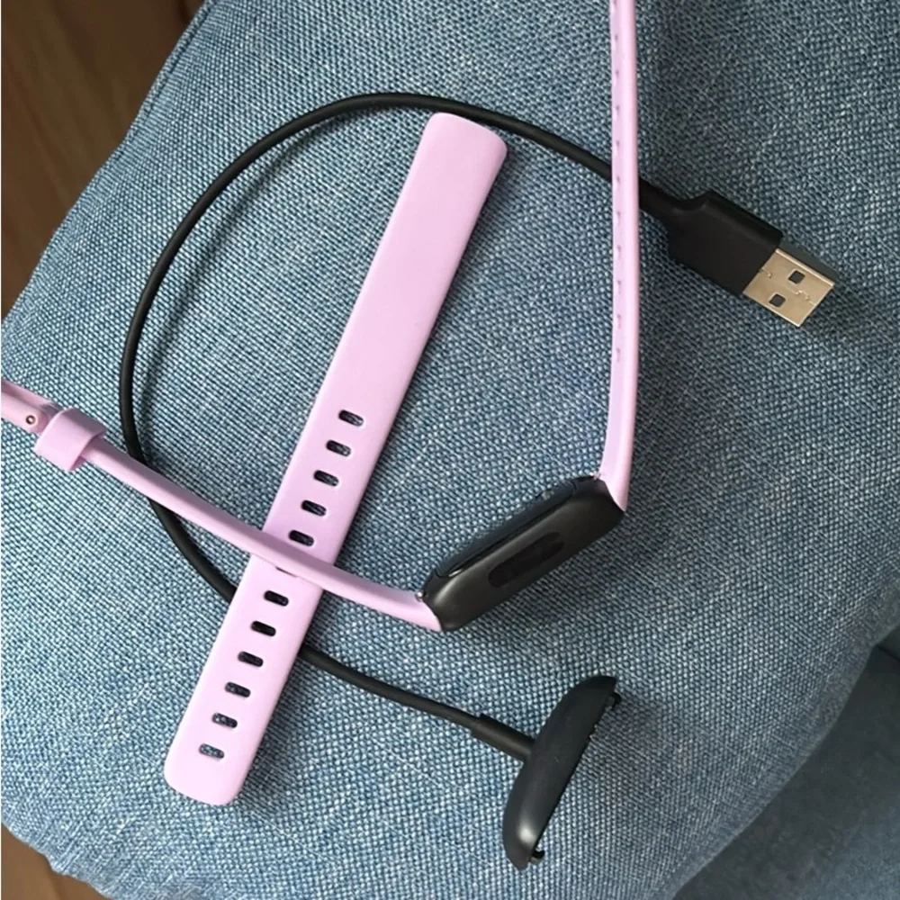 Lilac / Black Fitbit